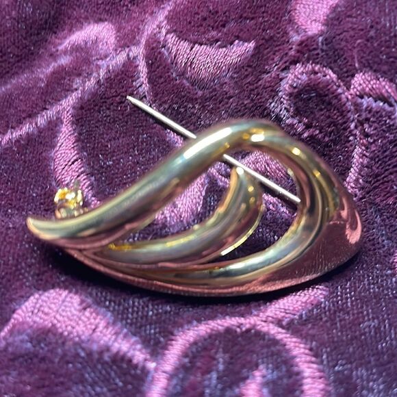 Vintage abstract curves beautiful gold brooch pin - Picture 1 of 9